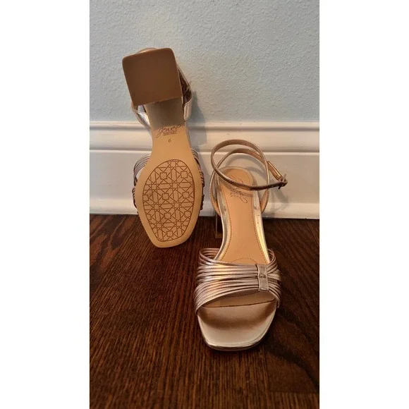 Jewel Badgley Mischka Size 6 Gold Block Heel Dress Sandals - Picture 3 of 4